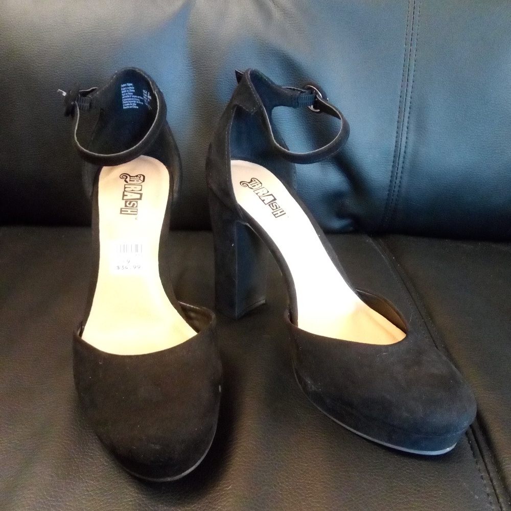 Brash 4 1/2" Chunky Heels Black - Suede